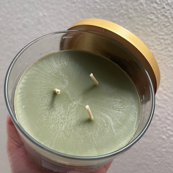 SOLD/B&BW White Barn Winter Fig candle - Picture 4 of 4